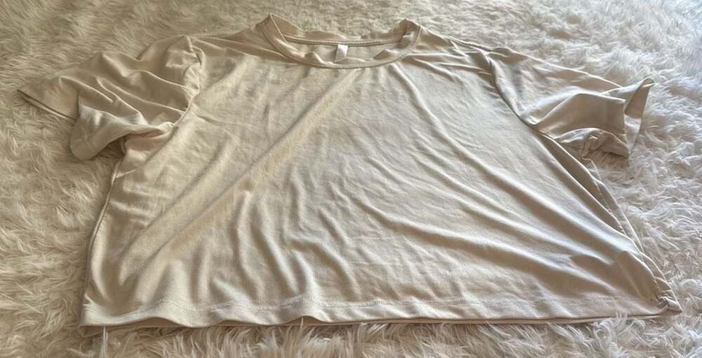 Fabletics Cream Go-To Cropped Short Sleeve Tee Size M
